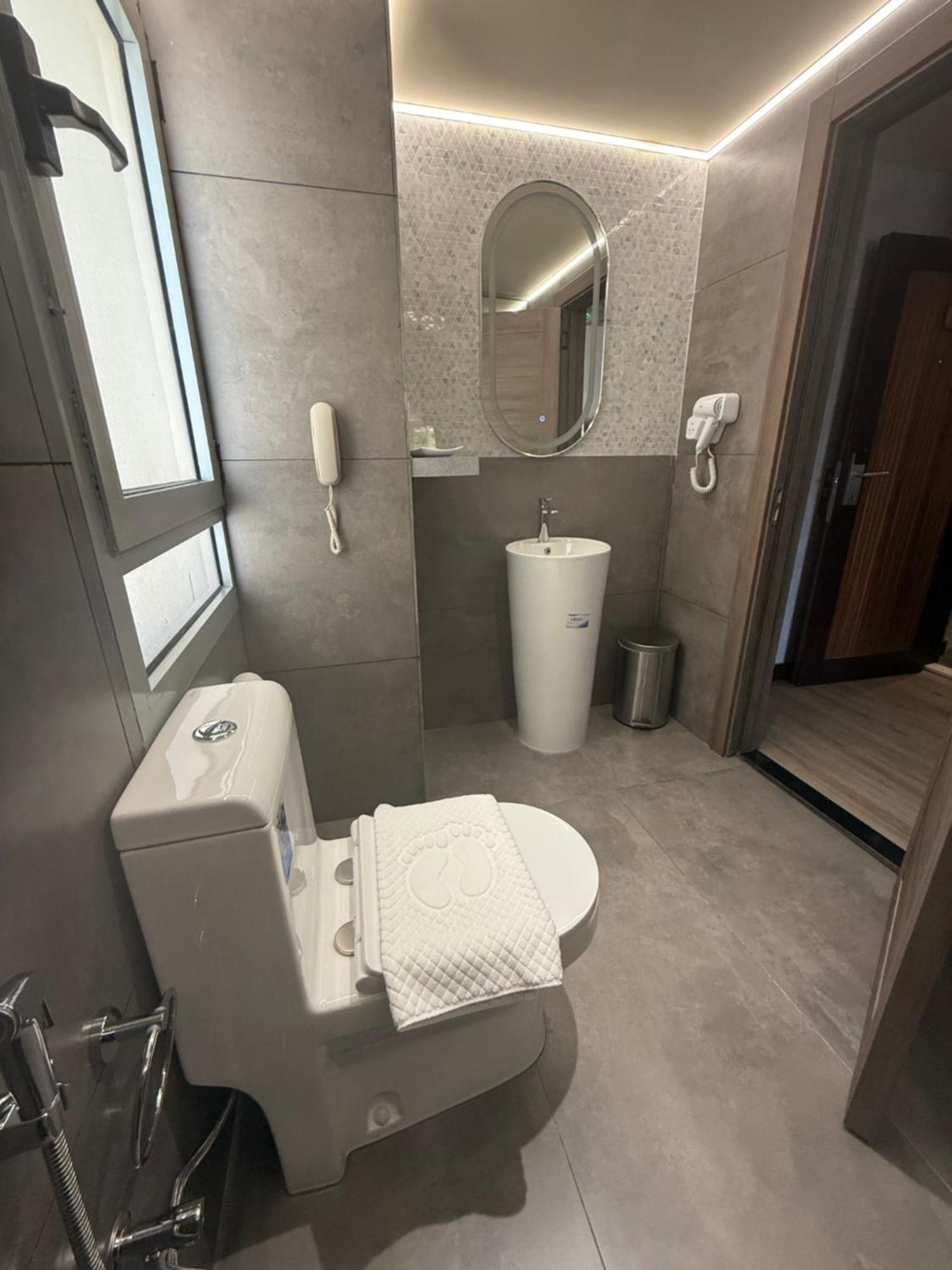 Strand Hotel 3* Abu Dhabi